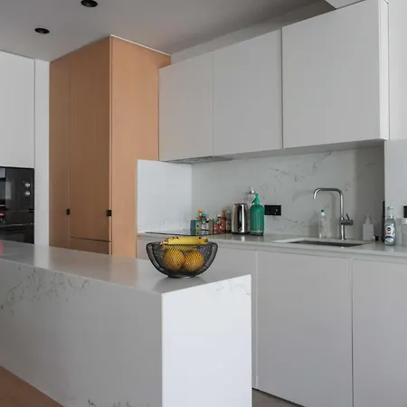 Air-conditioned Parisian Cocoon - Near The Eiffel Tower *