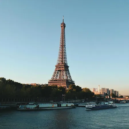 Air-conditioned Parisian Cocoon - Near The Eiffel Tower